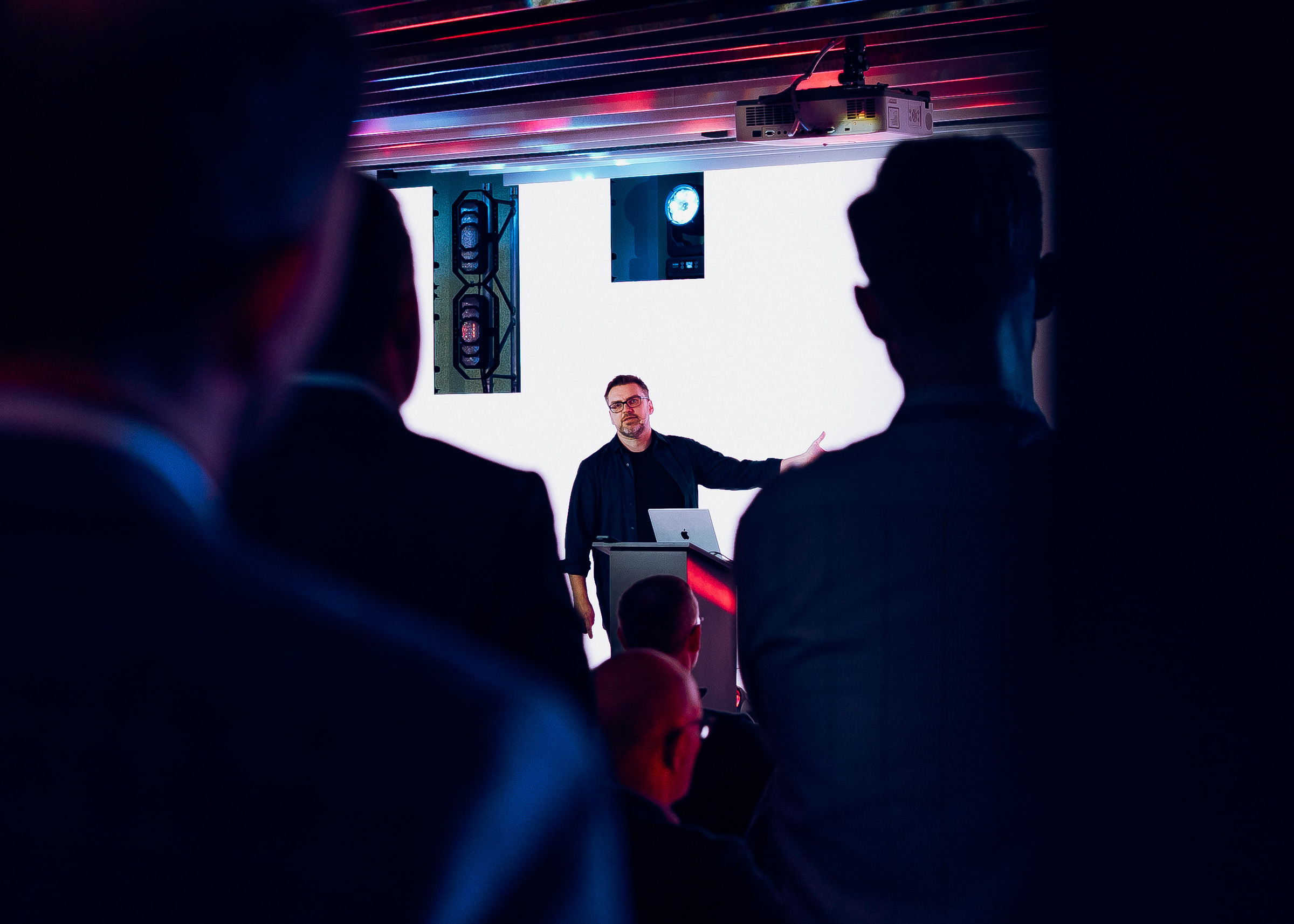 Jarek Sygitowicz presenting at OmniSummit Warsaw